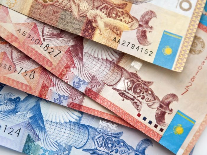 Причины ослабления тенге назвали в Нацбанке 