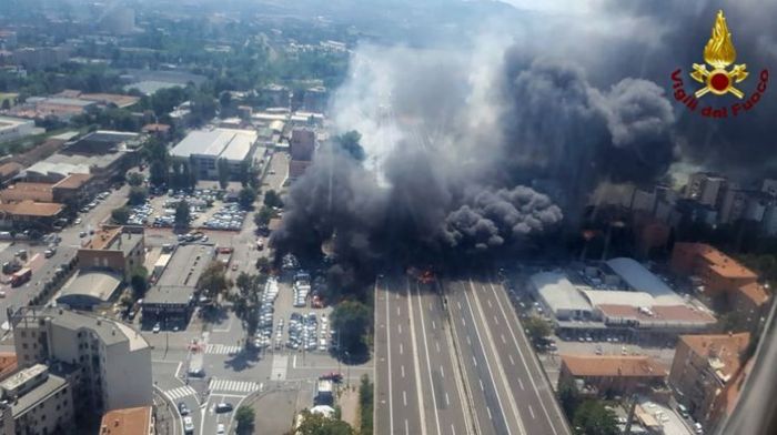 Взрыв бензовоза близ аэропорта Болоньи: пострадали 20 человек