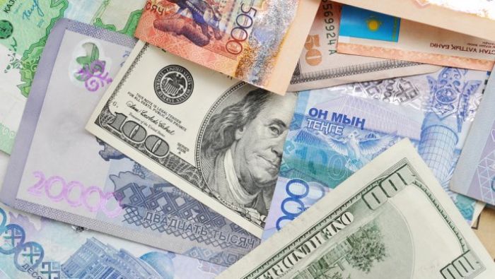 Доллар в обменниках продают за 367 тенге 