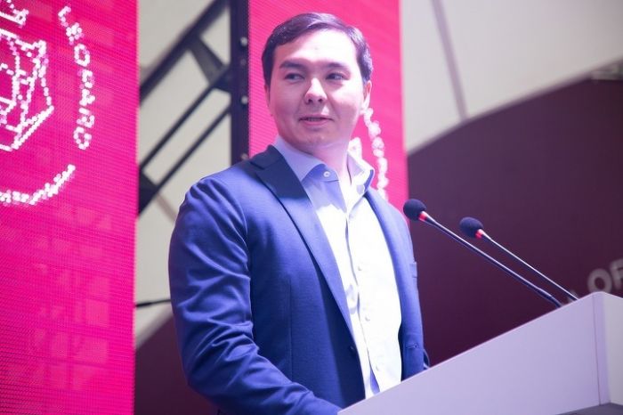 Нурали Алиев стал выпускником престижного университета 