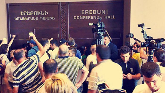 В Армении проходят протесты против освобождения экс-президента Кочаряна 