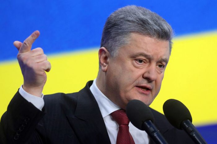 Порошенко призвал освободить Украину от "плена" РПЦ 