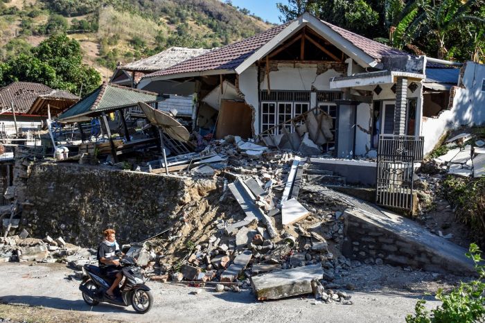 ​Число жертв землетрясений в Индонезии возросло до 555 человек