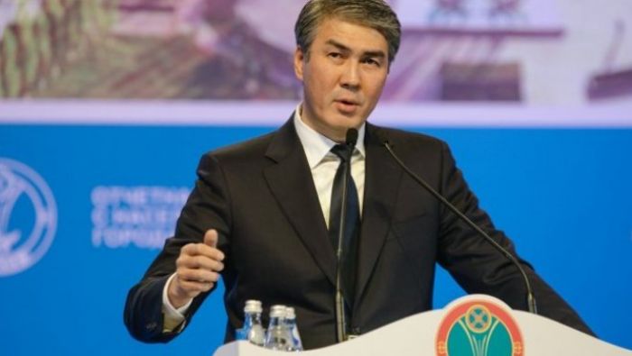 Исекешев рассказал о зарплатах своих подчиненных 