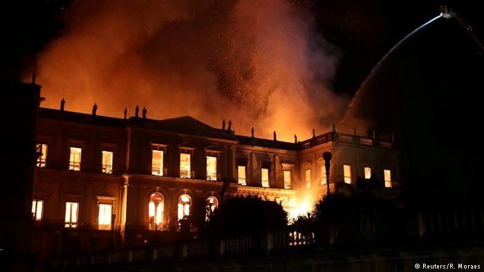 В Рио-де-Жанейро сгорел Национальный музей Бразилии