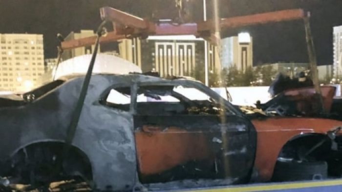 Автомобиль врезался в фонарный столб в Астане, погиб полицейский