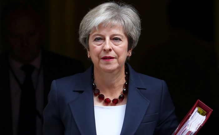 Мэй назвала подозреваемых в отравлении Скрипалей сотрудниками ГРУ