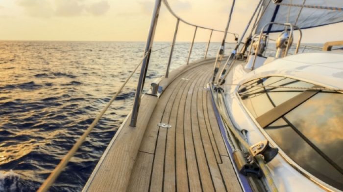 Звезда StandUp Руслан Белый развлекал казахстанских женщин на яхте в Сардинии