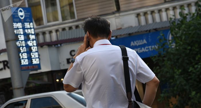 Обменники Астаны и Алматы продают доллар по 383 тенге 