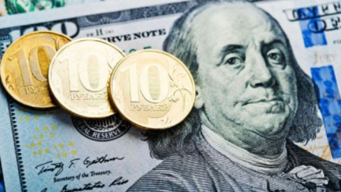 Так ли виноват российский рубль в ослаблении курса тенге 