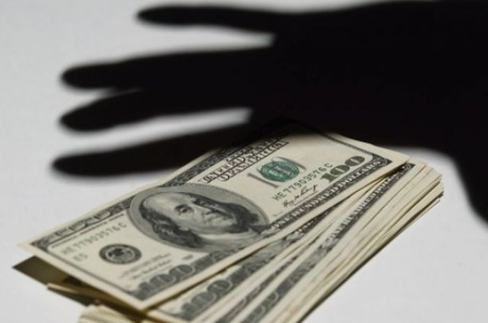 50 000 долларов: полковника ДВД на транспорте поймали за взятку