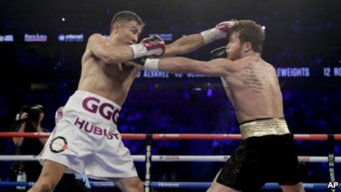 Головкин проиграл Альваресу и потерял чемпионские пояса