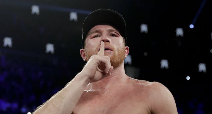 "Я тебя вырублю": казахстанский боксер хочет отобрать пояса Головкина у "Канело" 