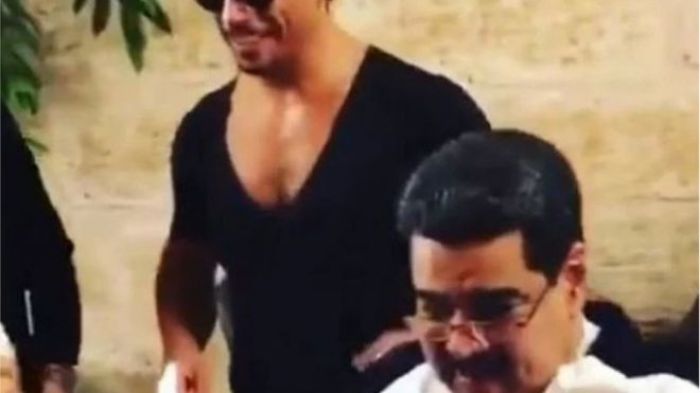 Обед президента Мадуро в шикарным ресторане вызвал гнев в Венесуэле 