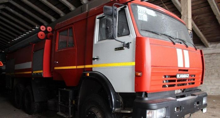 Павлодарская школа загорелась во время уроков – сотни детей эвакуированы 