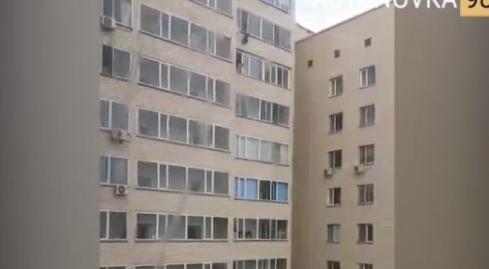 Парень поймал ребенка, сорвавшегося с 10-го этажа в Астане 
