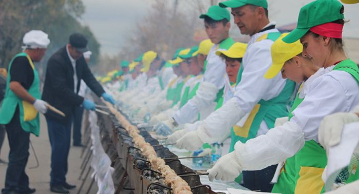 Рекорд Книги Гиннесса: самый большой шашлык в мире приготовили под Астаной 
