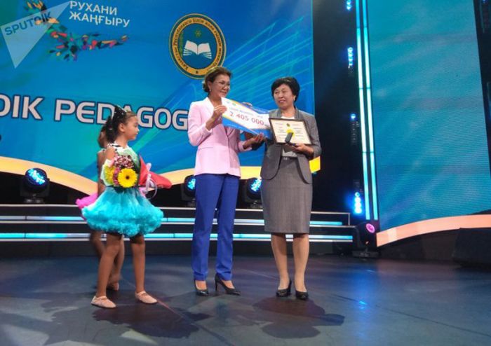 Хочу поблагодарить вас за великое терпение и труд – Дарига Назарбаева обратилась к учителям