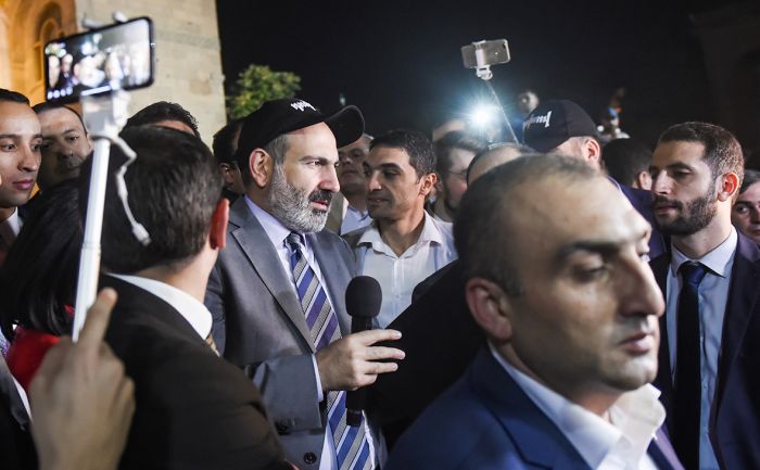 Пашинян пригрозил уйти в отставку из-за принятого в парламенте закона 