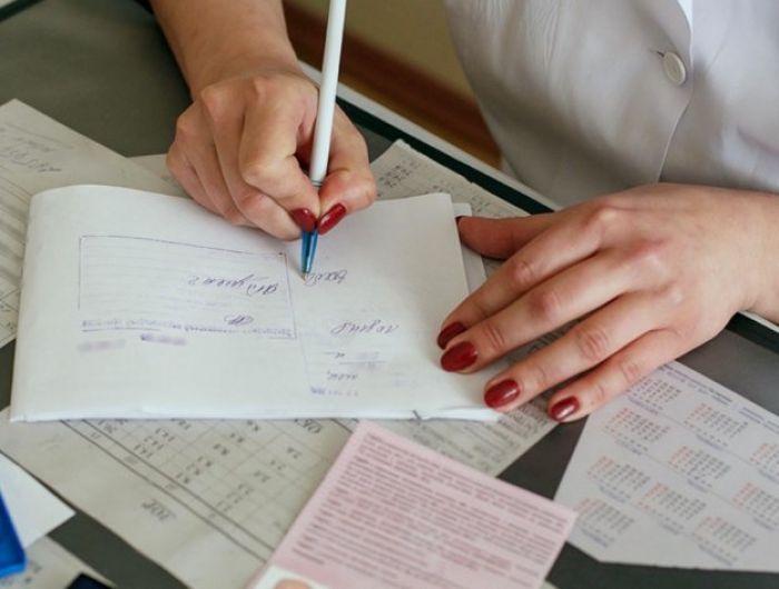 В Атырау прокуратура вдвое снизила стоимость медицинских справок