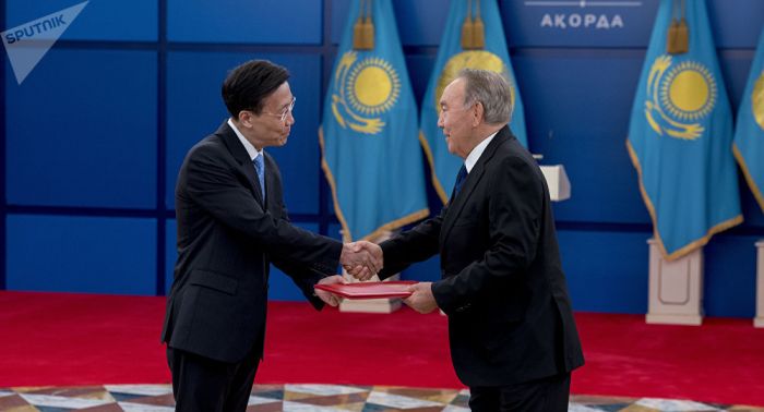 Назарбаев впервые встретился с новыми послами в Казахстане 