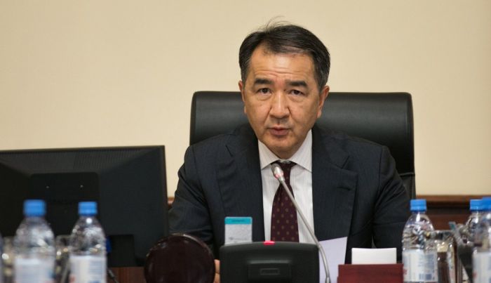 Сагинтаев поручил решить проблему тяжелых школьных рюкзаков 