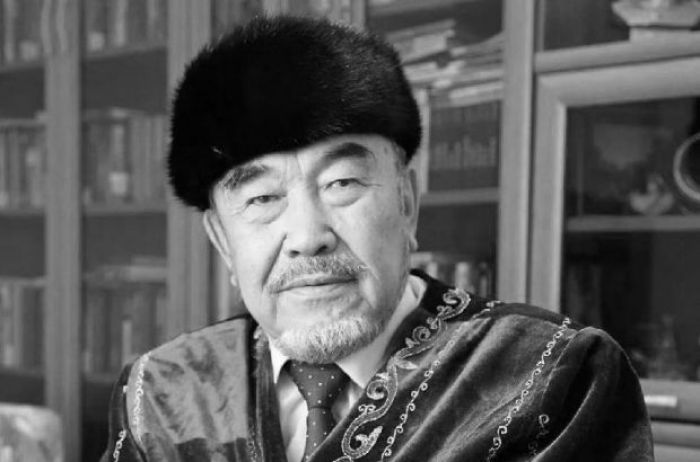 Умер казахстанский писатель Шерхан Муртаза