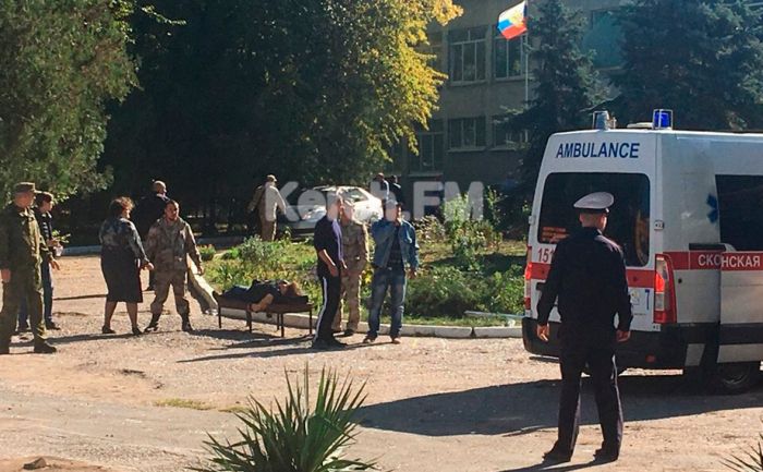 В Кремле не исключили версию о теракте в колледже в Керчи 