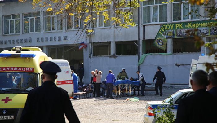 Нападение на керченский колледж попало на видео 