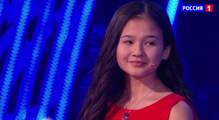 Девочка из Казахстана прочитала 18 страниц за 35 секунд на телешоу в России