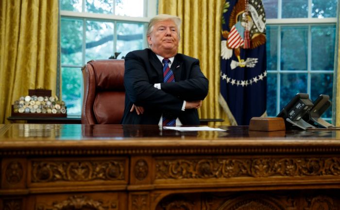 NYT рассказала о прослушке шпионами из Китая и России мобильного Трампа 