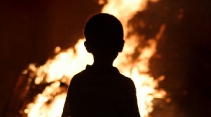 В Атырау двое полицейских спасли детей из огня 