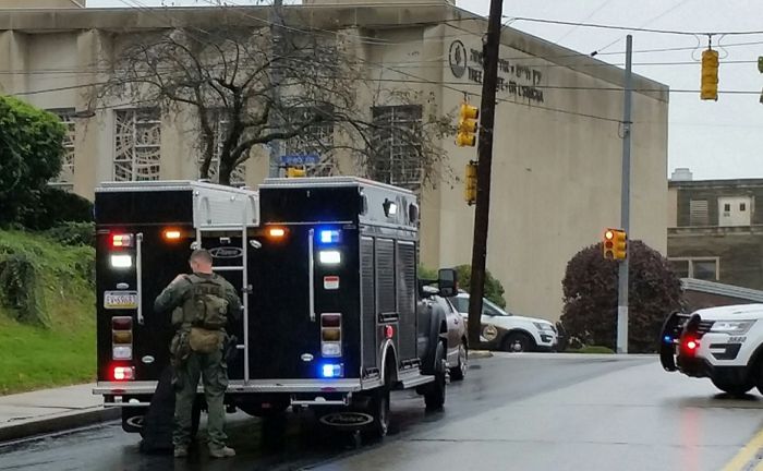 В Питтсбурге неизвестный расстрелял посетителей синагоги