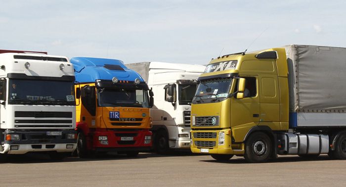 Сотни фур ждут пропуска на казахстанско-российской границе 