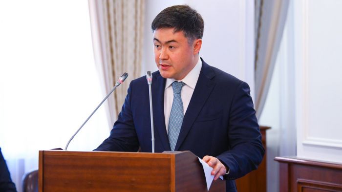 Министр Сулейменов сделал обращение из-за повышения зарплат 