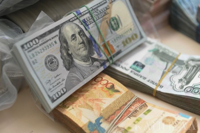 Доллар подорожал до 372 тенге 