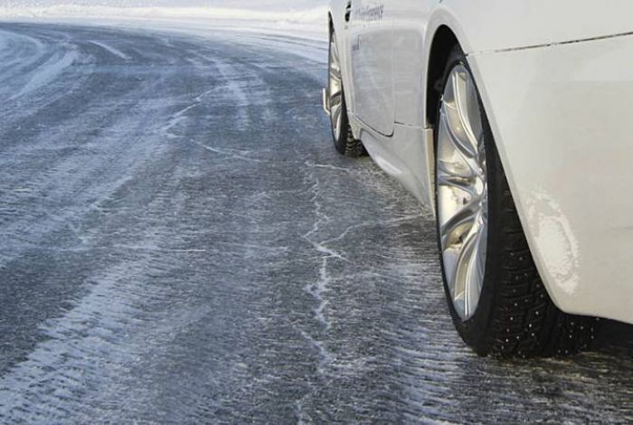 Сотни автомобилей столкнулись в гололед в Астане, есть пострадавшие