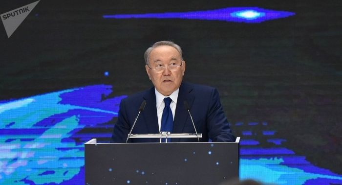 Назарбаев призвал "не плестись в хвосте других стран" 