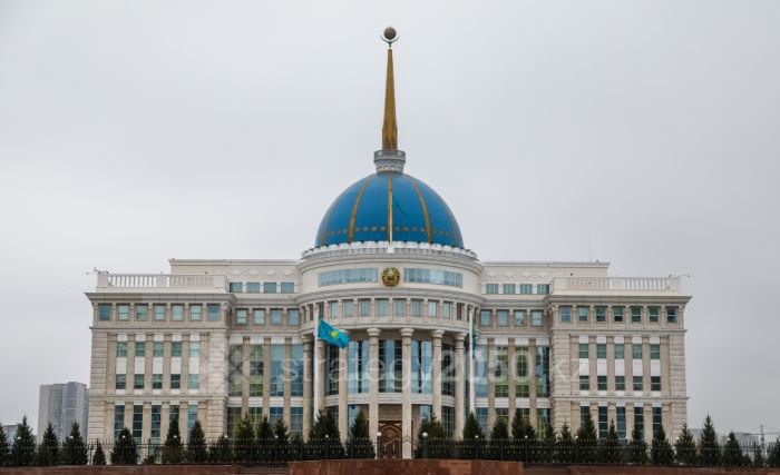 На Гербе Казахстана в Акорде появилось название страны на латинице 