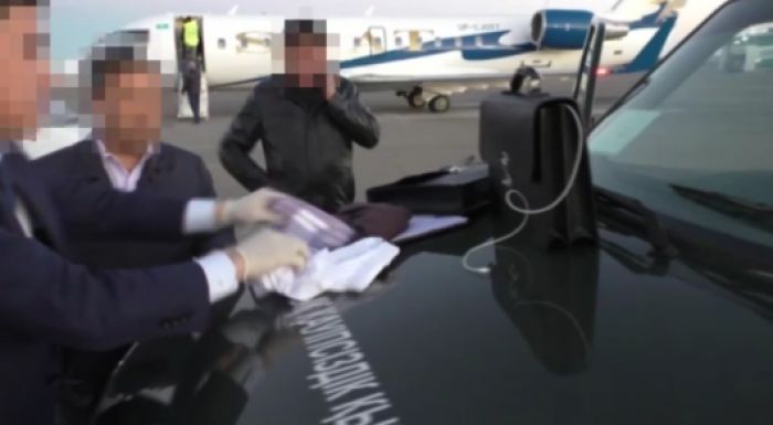 Появилось видео задержания первого замакима Мангистауской области 