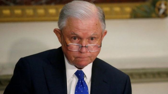 Трамп заставил уйти генпрокурора Сешнса. Его сменил человек, предлагавший ограничить "российское расследование" 