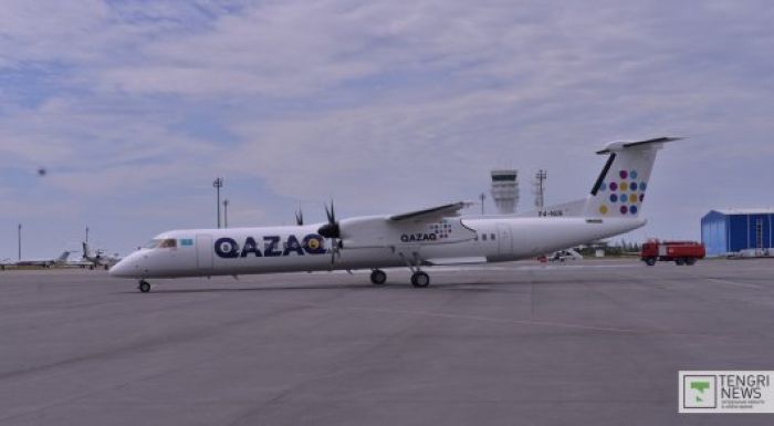 "Просто все молились". Самолет вернулся в Алматы после вылета 