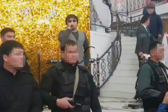 В МВД РК прокомментировали видео с певцом в окружении вооруженной охраны 
