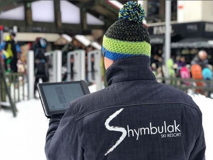 Полицейские на лыжах начали патрулировать курорт Шымбулак 