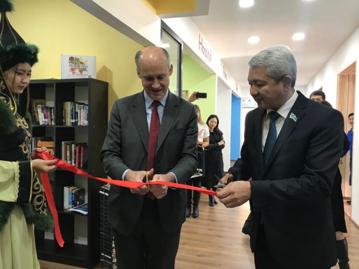 В Атырау побывал и. о. американского посла 