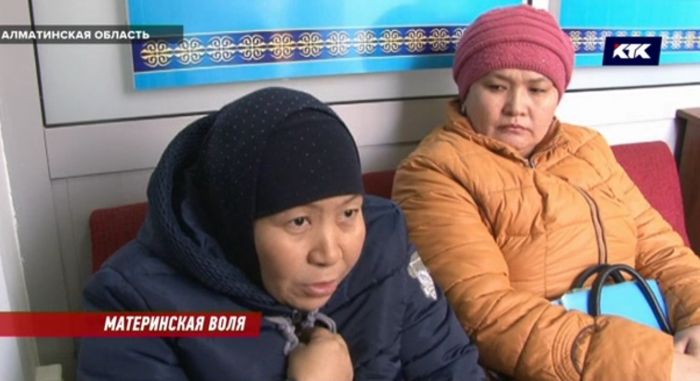 Матери-героини Талдыкоргана вернули акимату все свои награды 