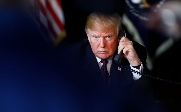 Трамп пригрозил закрыть границу и разрешил военным стрелять по мигрантам 