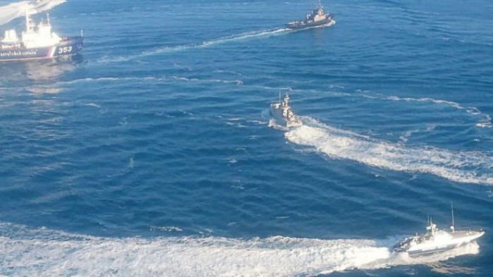 Керчь: Российские корабли обстреляли и захватили украинские катера в Черном море 