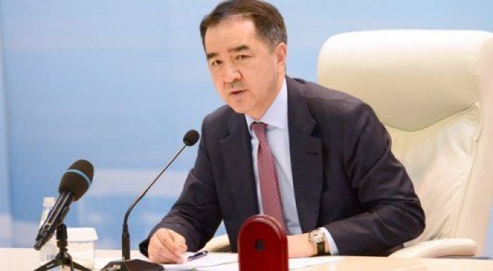 Премьер призвал не поддаваться новогодней лихорадке и не повышать цены на продукты 