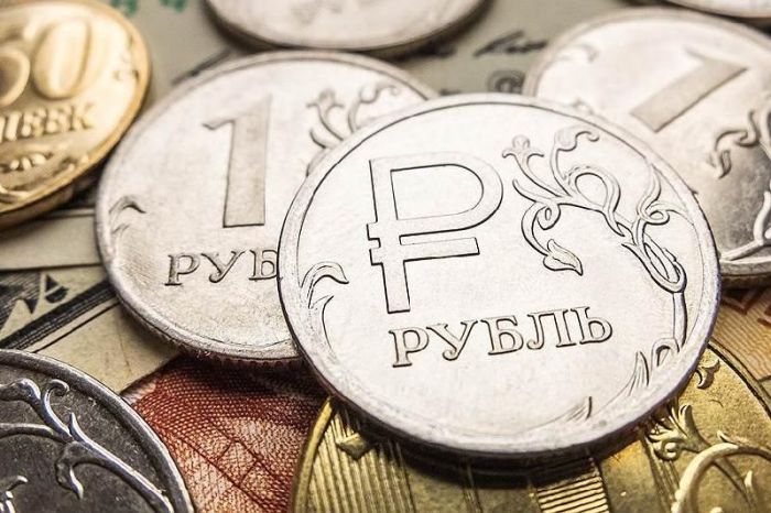 Рубль отреагировал падением на инцидент в Керченском проливе 